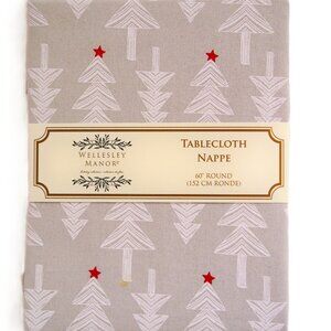 Wellesley Manor Tablecloth 60 In Round Gray White Trees Red Star NWT **Stained**